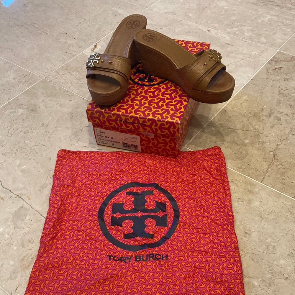 Authentic Tory Burch sandals shoes in tan💗comes with original dust bag & box💗